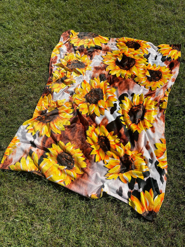 Ultra-Soft Micro Fleece Sunflower Cow Print Throw 60"x80"