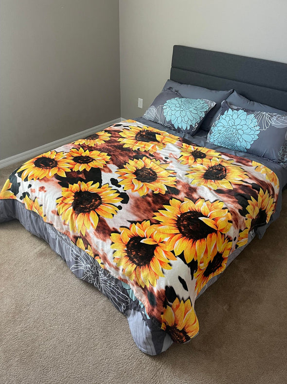 Ultra-Soft Micro Fleece Sunflower Cow Print Throw 60"x80"
